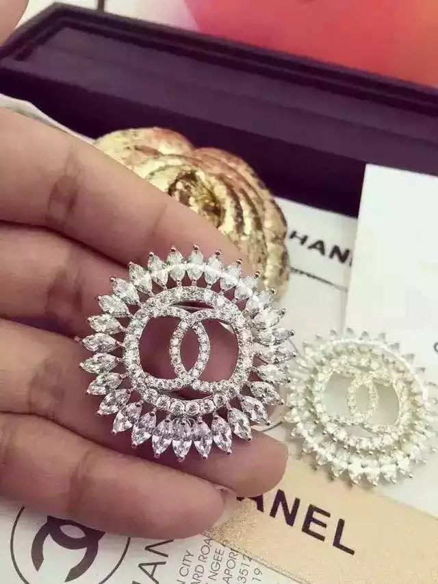 Spilla Chanel Modello 225